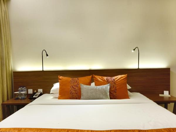 Vivanta Kolkata EM Bypass : photo 4 de la chambre deluxe suite city view king bed with one way airport transfer