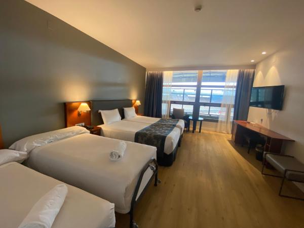 Exe Isla Cartuja : photo 3 de la chambre chambre quadruple