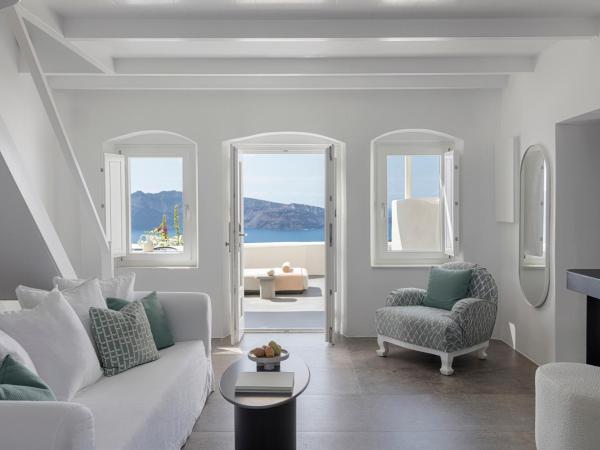 Canaves Oia Suites - Small Luxury Hotels of the World : photo 1 de la chambre suite canaves avec piscine privée