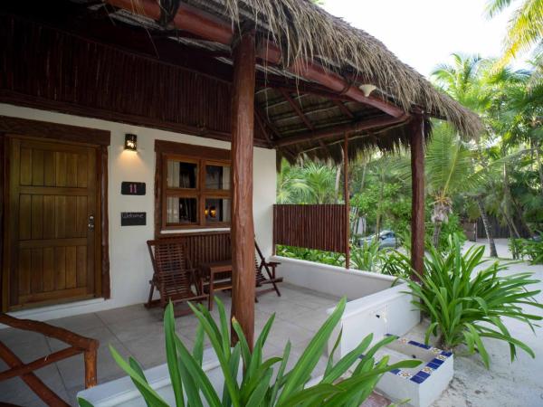 BT Live Tulum located at the party zone : photo 10 de la chambre bungalow