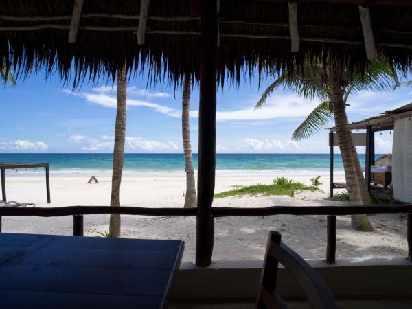 BT Live Tulum located at the party zone : photo 10 de la chambre bungalow