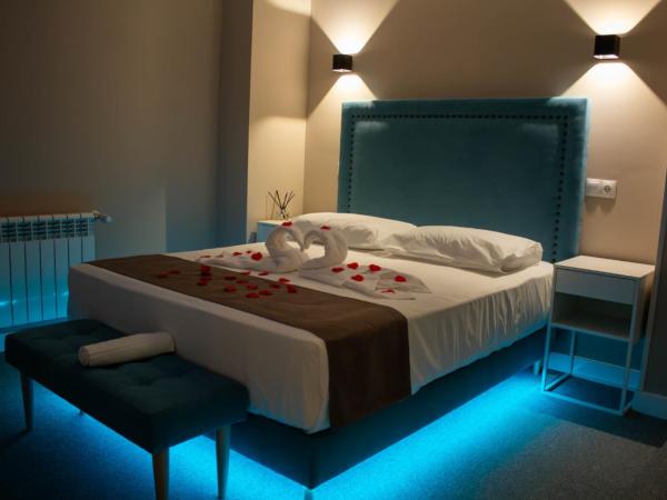 Rooms Luxury Madrid : photo 2 de la chambre chambre double avec salle de bains privative