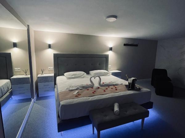 Rooms Luxury Madrid : photo 7 de la chambre suite lit king-size