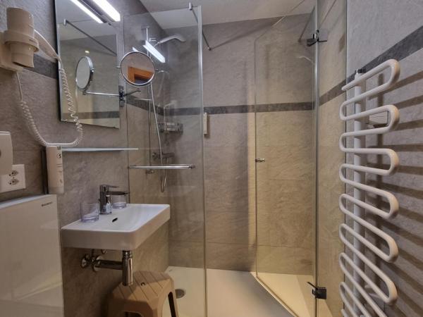 Self service Guesthouse Berggeist : photo 7 de la chambre chambre double avec balcon au sud