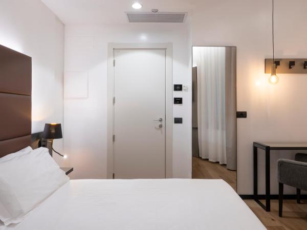 London Hotel : photo 2 de la chambre chambre double ou lits jumeaux avec salle de bains privative externe