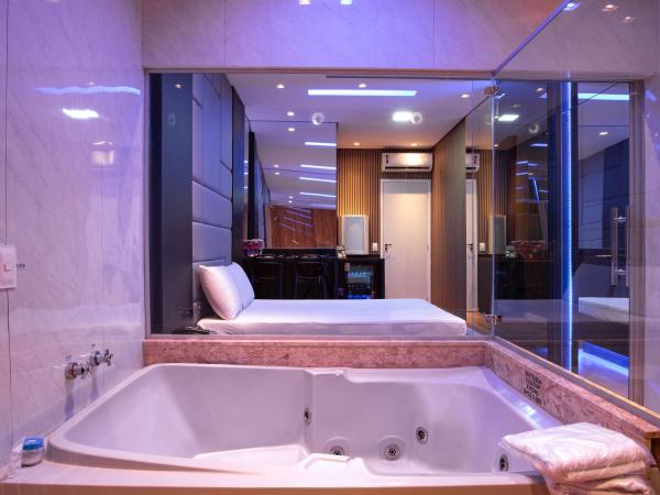 Motel Fantasy 1 : photo 5 de la chambre suite deluxe avec baignoire spa