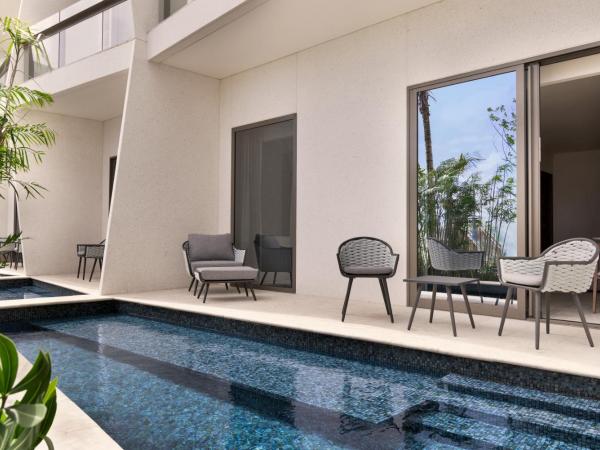 Hilton Cancun, an All-Inclusive Resort : photo 3 de la chambre chambre lit king-size avec accès piscine