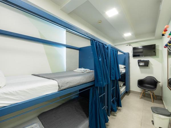 El Misti Hostel Ipanema : photo 1 de la chambre chambre lits jumeaux avec salle de bains privative