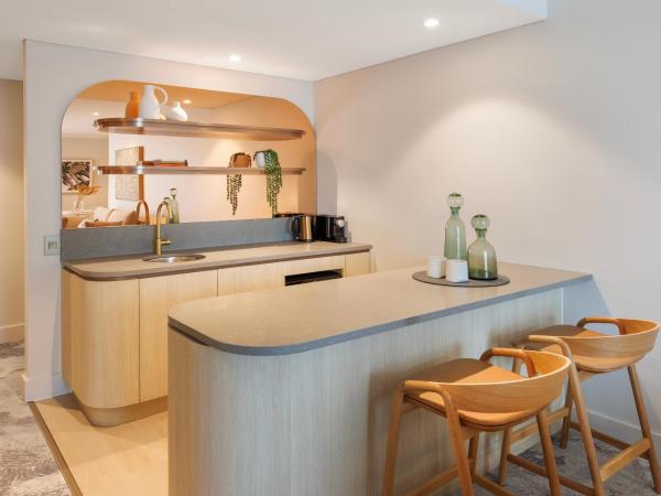 Amora Hotel Brisbane : photo 2 de la chambre amora balcony suite with complimentary minibar and free wi-fi