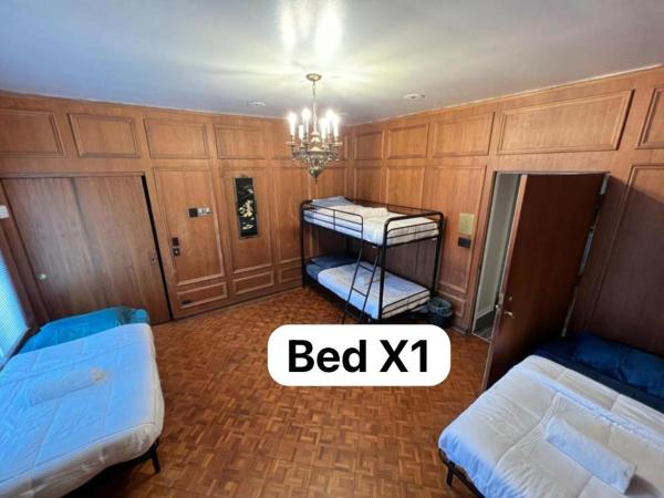 Pill Hill Mansion : photo 3 de la chambre lit superposé dans dortoir mixte