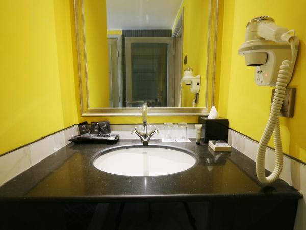 Java Paragon Hotel & Residences : photo 7 de la chambre deluxe king premier