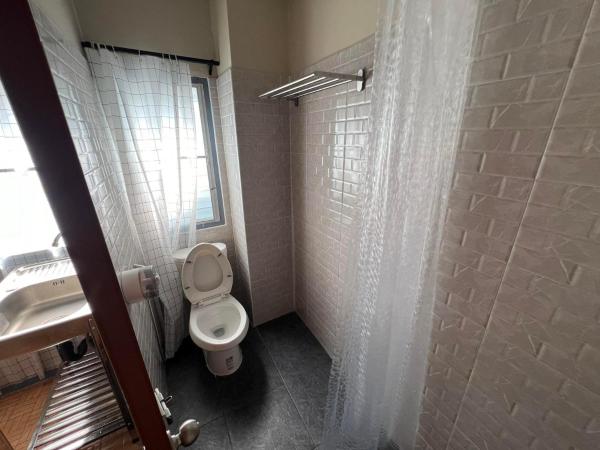 Achcha hotel - itsaraphap MRT station - Wat Arun : photo 9 de la chambre suite familiale