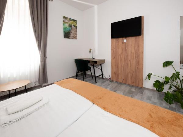 Penzion MOVEINN : photo 3 de la chambre chambre double avec salle de bains privative