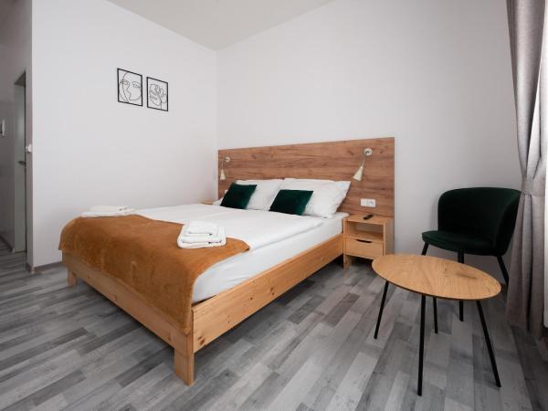 Penzion MOVEINN : photo 1 de la chambre chambre double avec salle de bains privative