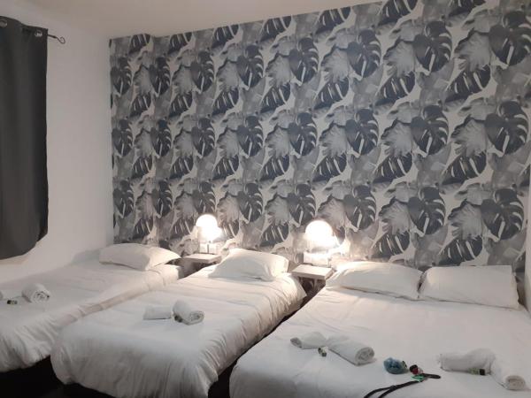 hôtel le Celtic Montluçon : photo 2 de la chambre chambre quadruple