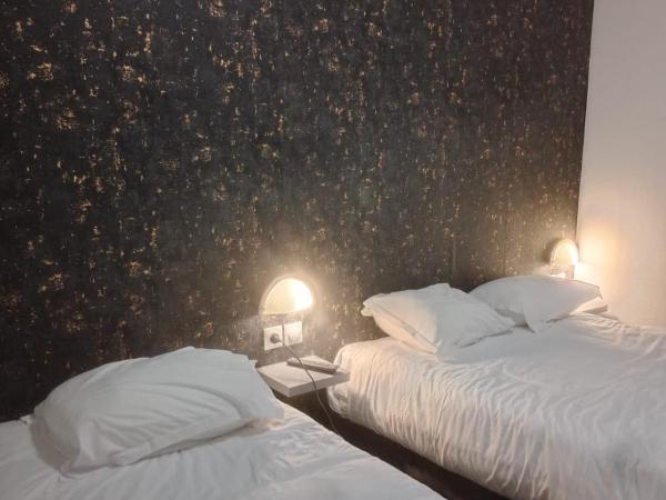 hôtel le Celtic Montluçon : photo 1 de la chambre chambre triple