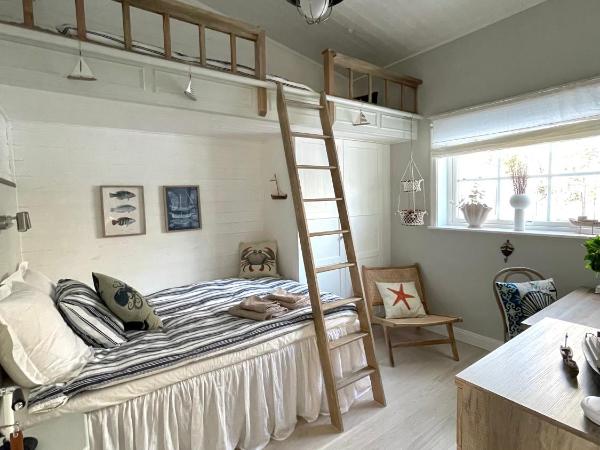 Bastuviken Bed and Breakfast : photo 2 de la chambre chambre double avec lit d'appoint