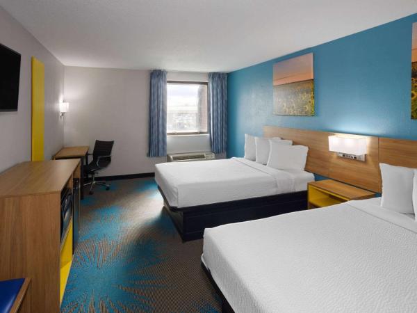 Days Inn & Suites by Wyndham Northwest Indianapolis : photo 1 de la chambre chambre double avec 2 lits doubles - non-fumeurs