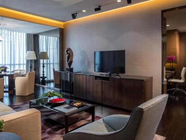 Four Seasons Hotel Shenzhen : photo 2 de la chambre suite lit king-size ambassador