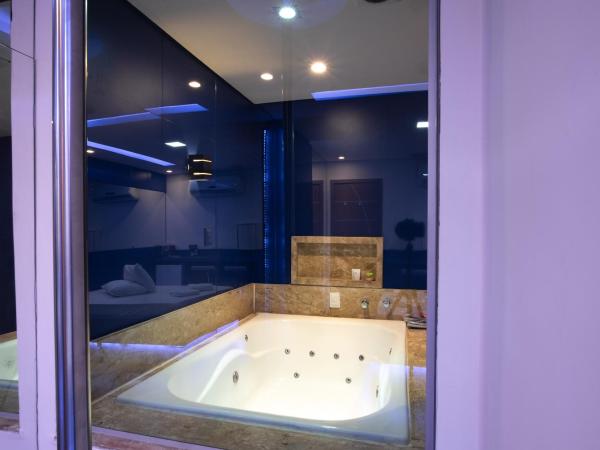 Motel fantasy 4 (adult Only) : photo 2 de la chambre suite deluxe avec baignoire spa