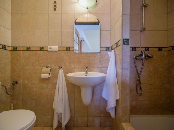 U KOMINKA : photo 7 de la chambre chambre triple avec salle de bains privative