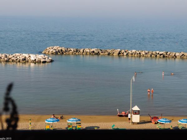 Residence Belvedere Vista - SeaFront : photo 1 de la chambre appartement 1 chambre - vue directe sur mer