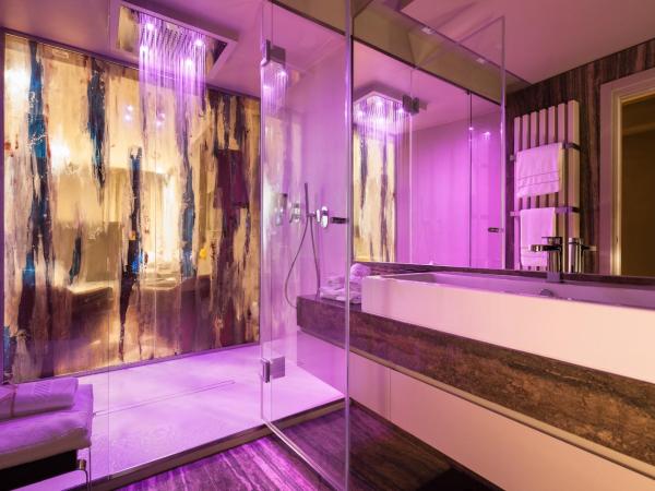 Liassidi Wellness Suites : photo 5 de la chambre suite lit queen-size avec bain turc - vue sur jardin