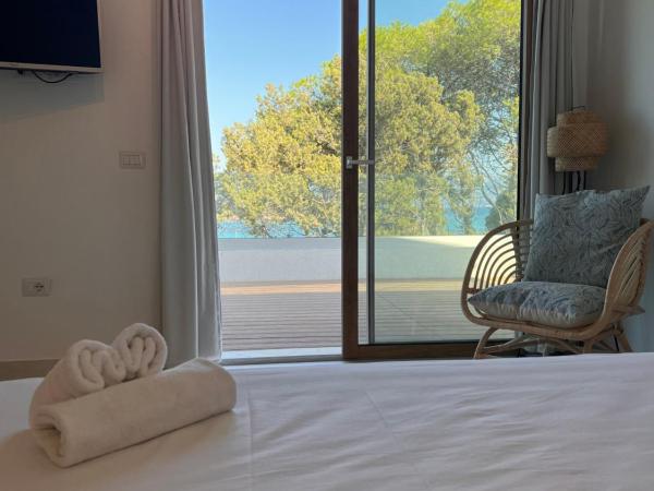 THE BEACH : photo 1 de la chambre chambre double deluxe - vue latérale sur mer