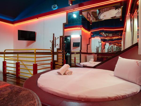 Motel Fantasy 5 : photo 4 de la chambre suite deluxe