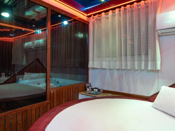 Motel Fantasy 5 : photo 6 de la chambre suite avec baignoire spa