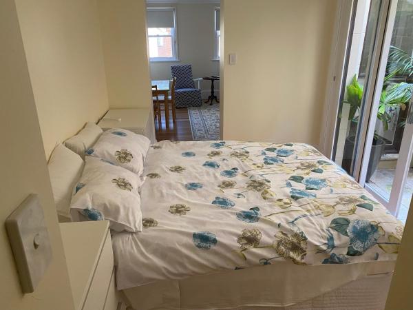 Garden flat, NORTH SYDNEY : photo 3 de la chambre chambre double avec salle de bains privative