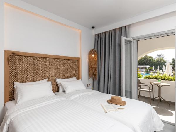 Naxos Resort Beach Hotel : photo 5 de la chambre chambre lits jumeaux supérieure - vue sur jardin