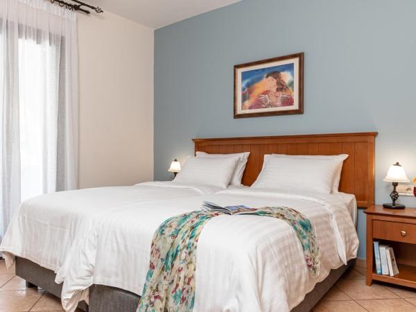 Naxos Resort Beach Hotel : photo 10 de la chambre chambre double - vue sur piscine