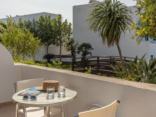 Naxos Resort Beach Hotel : photo 6 de la chambre chambre familiale - vue sur jardin