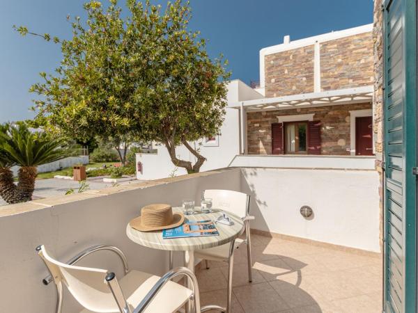 Naxos Resort Beach Hotel : photo 8 de la chambre chambre familiale - vue sur jardin