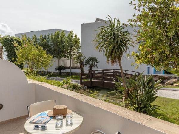 Naxos Resort Beach Hotel : photo 4 de la chambre chambre familiale - vue sur jardin