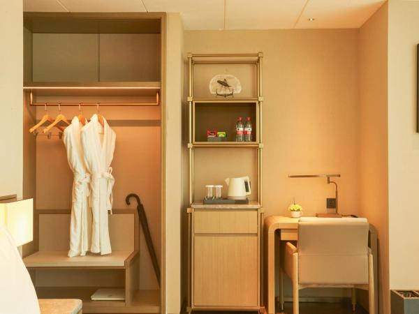 LN Dongfang Hotel Pazhou-Free Shuttle Buses and Registration Counter for Purchasing Agents during the Canton Fair : photo 5 de la chambre chambre double deluxe