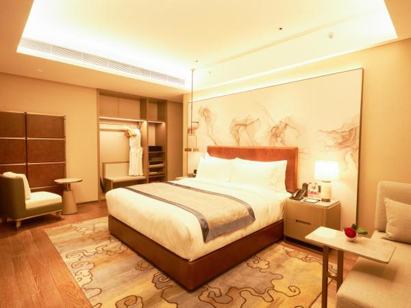 LN Dongfang Hotel Pazhou-Free Shuttle Buses and Registration Counter for Purchasing Agents during the Canton Fair : photo 6 de la chambre suite deluxe