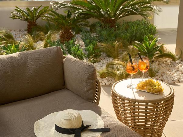 Mirari Boutique Hotel : photo 7 de la chambre executive room with balcony and partial sea view