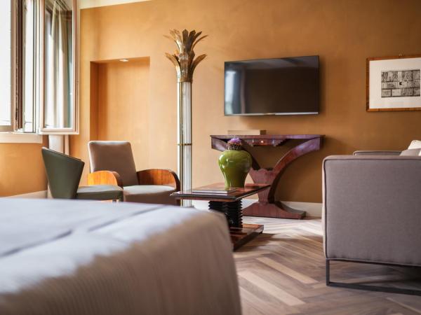 Liassidi Wellness Suites : photo 2 de la chambre suite lit queen-size avec bain turc - vue sur canal