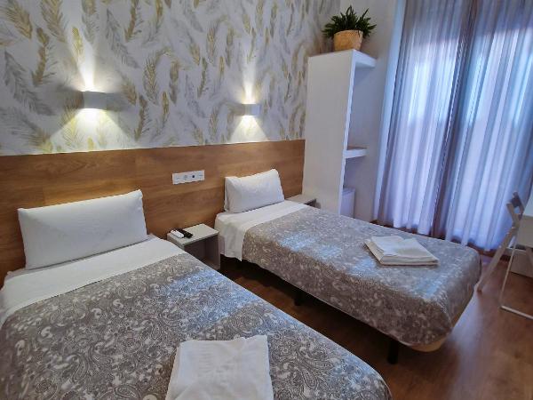 Hostal A Nuestra Senora de La Paloma : photo 1 de la chambre chambre lits jumeaux