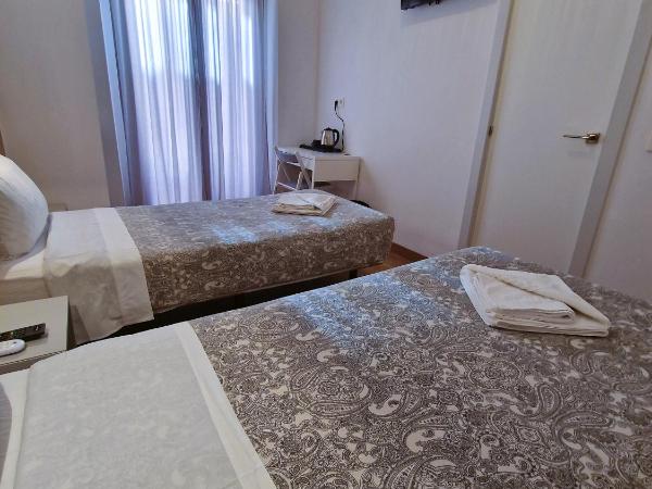 Hostal A Nuestra Senora de La Paloma : photo 3 de la chambre chambre lits jumeaux