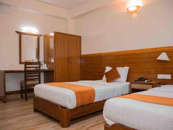 Mount View Pokhara : photo 2 de la chambre chambre lits jumeaux avec balcon