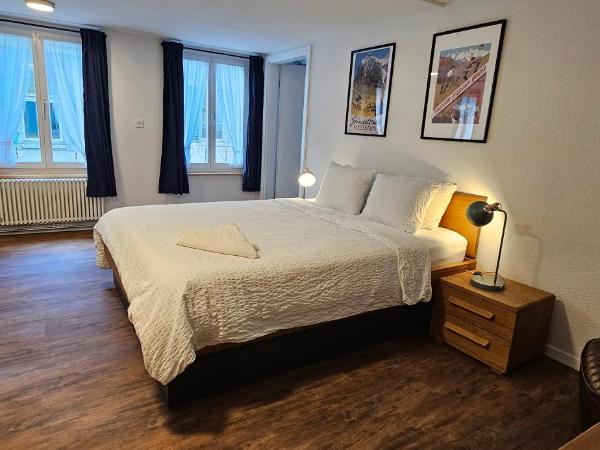 The Aarburg Hotel & Café : photo 2 de la chambre chambre familiale avec salle de bains privative