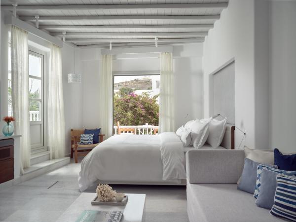 Belvedere Mykonos - Main Hotel - The Leading Hotels of the World : photo 1 de la chambre grande chambre double - vue sur mer ou piscine 