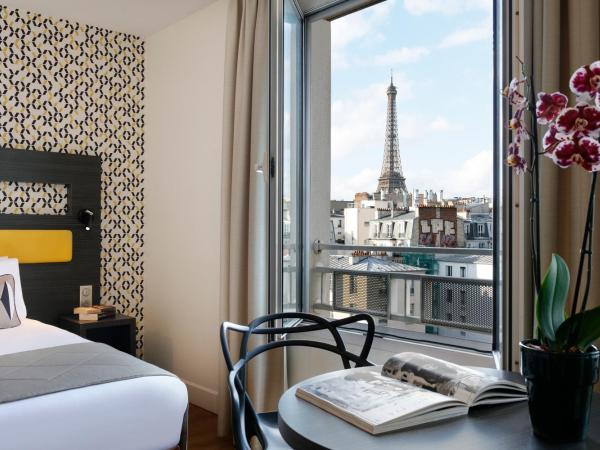 Citadines Tour Eiffel Paris : photo 1 de la chambre studio - vue sur tour eiffel