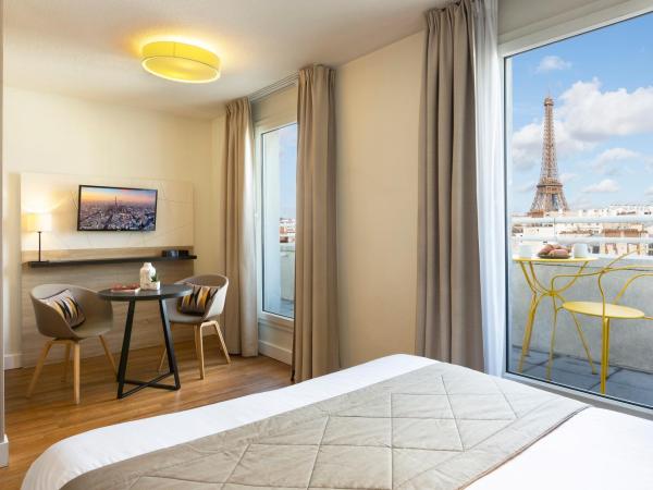 Citadines Tour Eiffel Paris : photo 4 de la chambre studio eiffel tower view with balcony