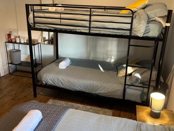 Rooms Anfield- 5 mins from LFC : photo 3 de la chambre chambre familiale avec salle de bains commune