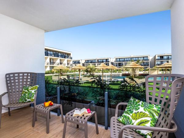 Del Mar Emotion Resort : photo 5 de la chambre superior quadruple room with balcony - pool side