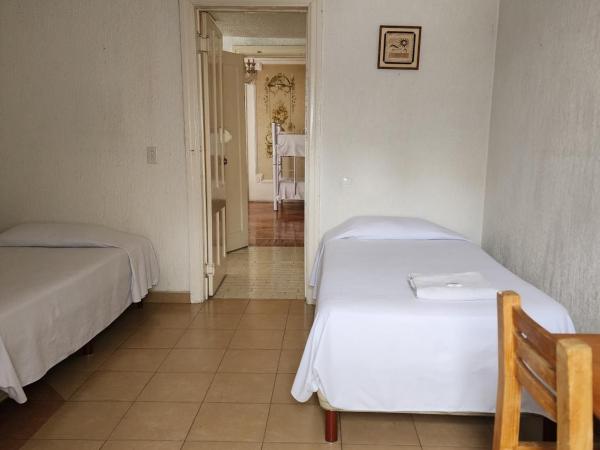 Anys Hostal : photo 5 de la chambre lit dans dortoir pour femmes de 4 lits